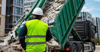 Вывоз строительного мусора в Тобольске: услуги лицензированной компании — ПроМусор
